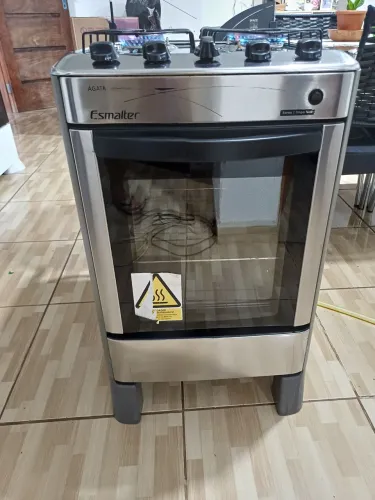 Fogão elétrico semi novo 