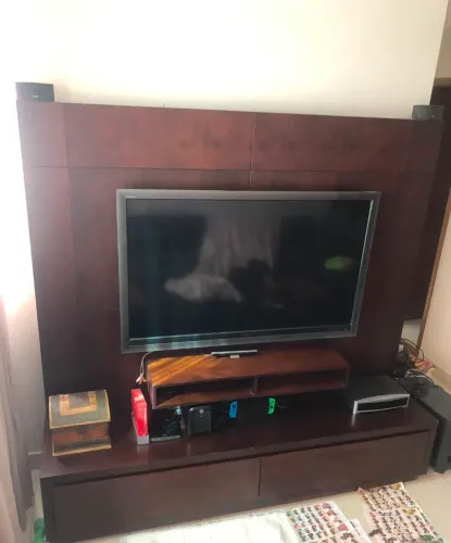 VENDO PAINEL COM RACK , EM BOM ESTADO !!!