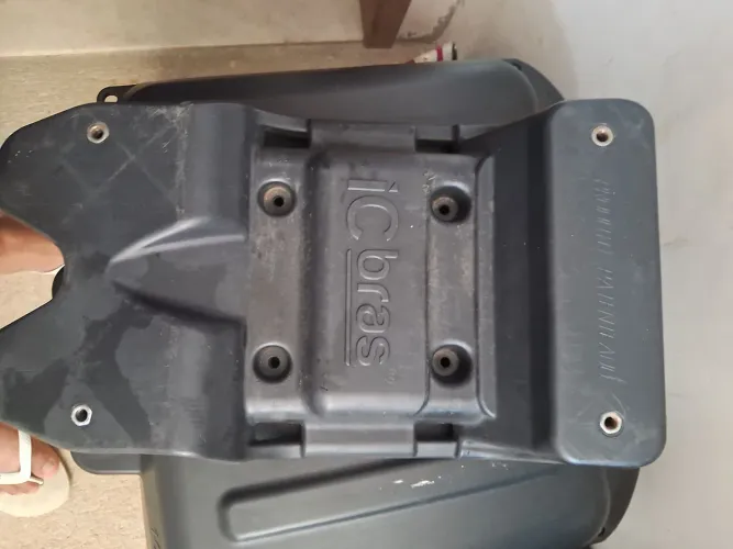 Vender se bau de 100 litros ,junto vai um suporte universal. 