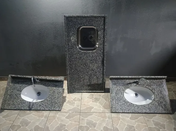 Vendo três pias...