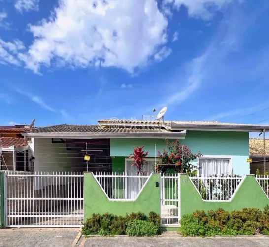 Casa térrea 3 dormitórios 2 vagas Bairro Areias - Camboriú
