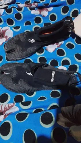 Bota ou sapatilha para surf 