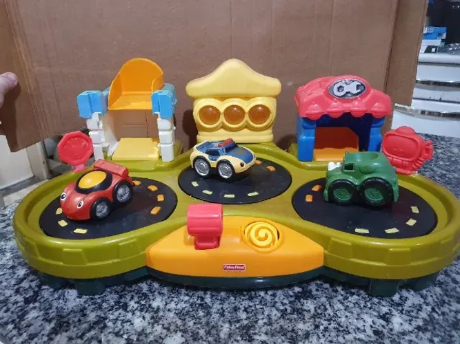 Pistas Giratórias Fisher Price com 3 carrinhos
