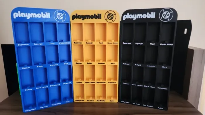 Estante Expositora p/ Miniaturas Kinder e Playmobil - Impressão 3D (Cabe 16 itens)