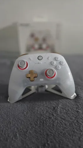 Controle Gamesir Cyclone 2 Branco Com dock Tree-mode Dongle 2.4hz, BT e Cabo (OPEN BOX)