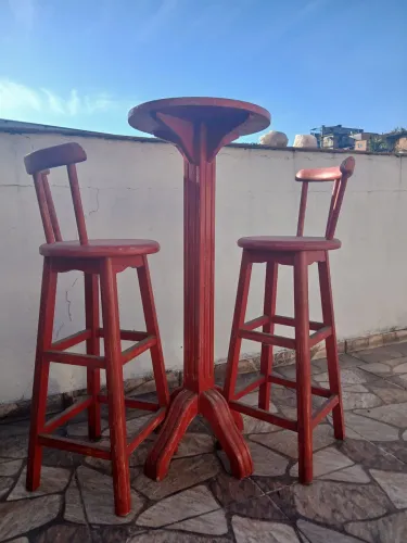Mesa Bistro alta com duas banquetas