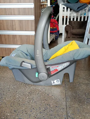 Bebê conforto pra automóveis Burigotto