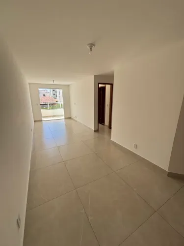 Apto 02 Qts/Suite/sala/coz/serviço/wc/varanda