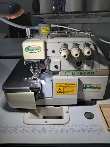Maquina overloque bracob