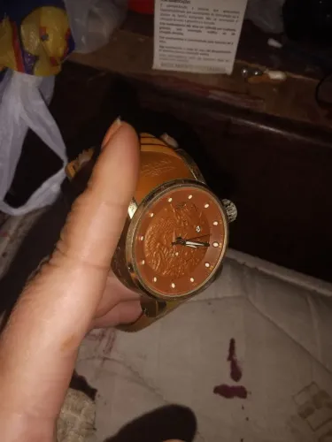Vendo um lindo relógio