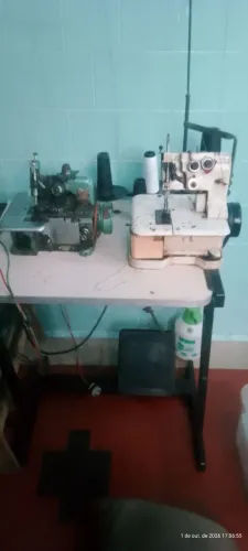 Colareti semi industrial com mesa e motor mais uma overloque ambas funcionando por $500
