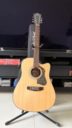 Guild D-340CE eletroacústico em excelente estado de conservação