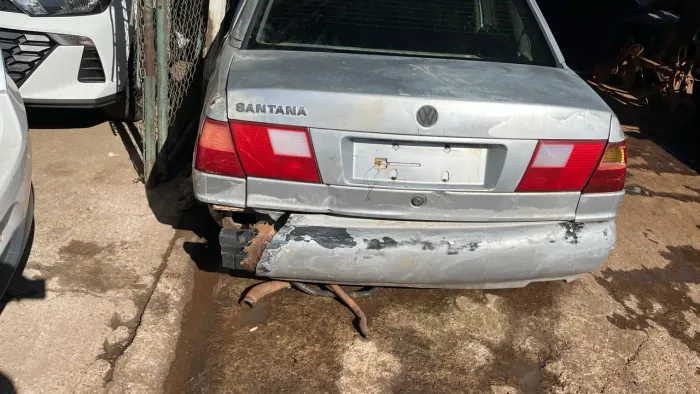 DESMONTANDO SUCATA VW SANTANA 2003