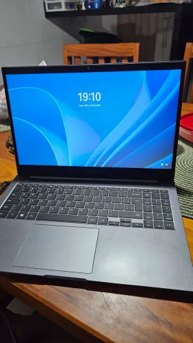 VENDO NOTEBOOK SAMSUNG I3 CORE ÚLTIMA GERAÇÃO SEMI NOVO 