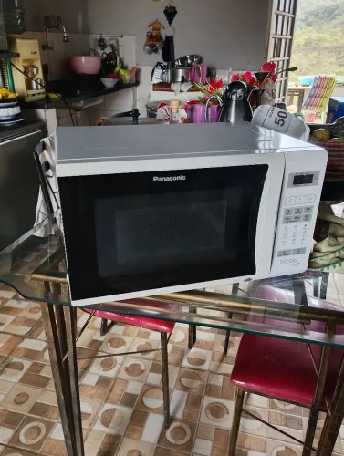 Microondas semi novo pouco usado