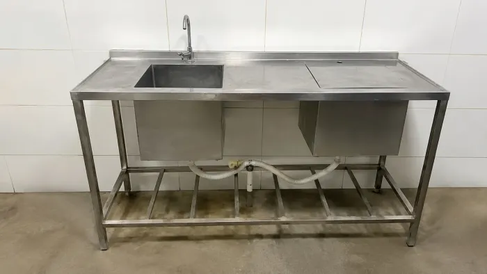 Bancada com duas pias em inox - 1,80x 0,60 mts