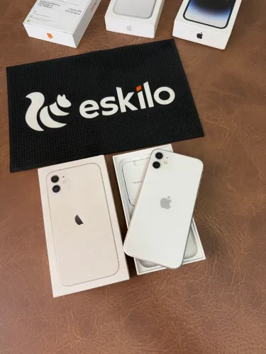 iPhone 11 128GB Branco