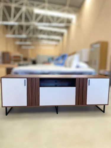 Transforme sua sala com o Rack Jurua 3 portas para TV até 70 polegadas 180cm