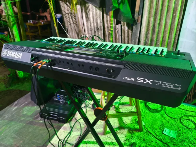 Teclado Yamaha SX720
