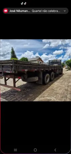 Caminhão Mercedes-Benz
