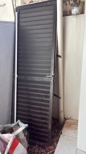 Porta alumínio 68 X 2.15 m