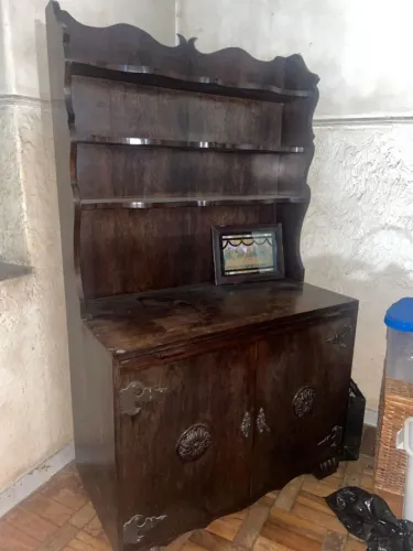 Armário em madeira antigo