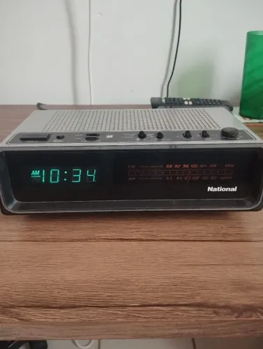 Rádio relógio digital vintage National 