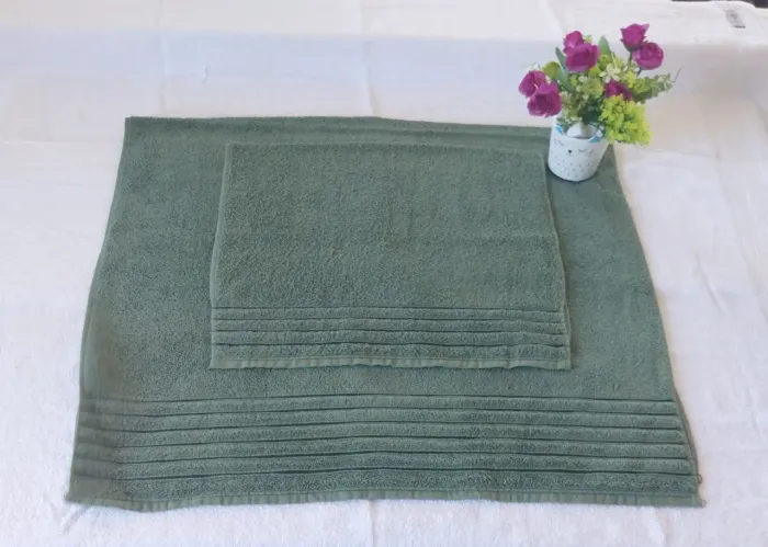 Jogo de toalhas  e manta para sofá 