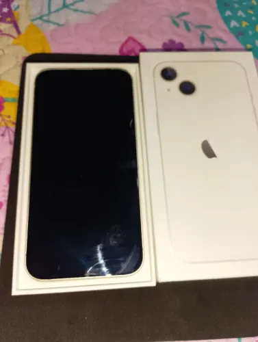 iPhone 13 na caixa