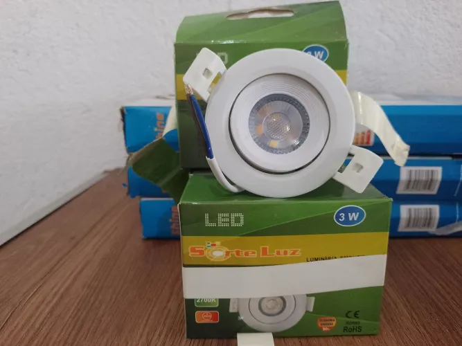 Luminária embutida led (luz amarela)