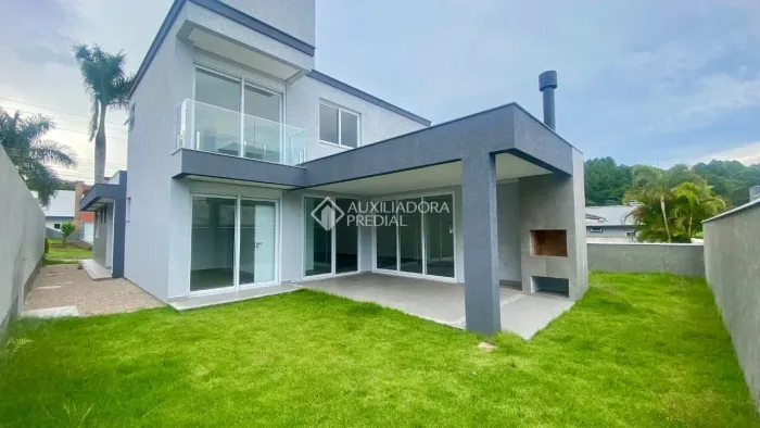 Imóvel para aluguel com 220 metros quadrados com 4 quartos