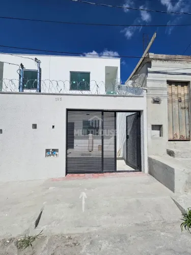 Casa para Alugar com 2 Quartos, Suíte e Garagem no Jardim Leblon