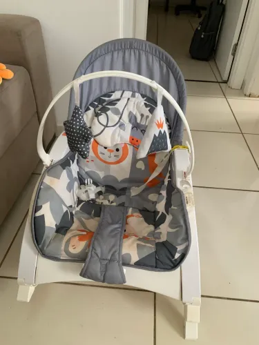 Cadeira de balanço infantil 
