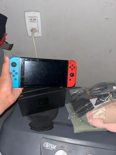 Nintendo switch v1 (sem caixa mas com todos os cabos e funcionando perfeitamente)