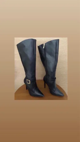 Bota de couro número 34 