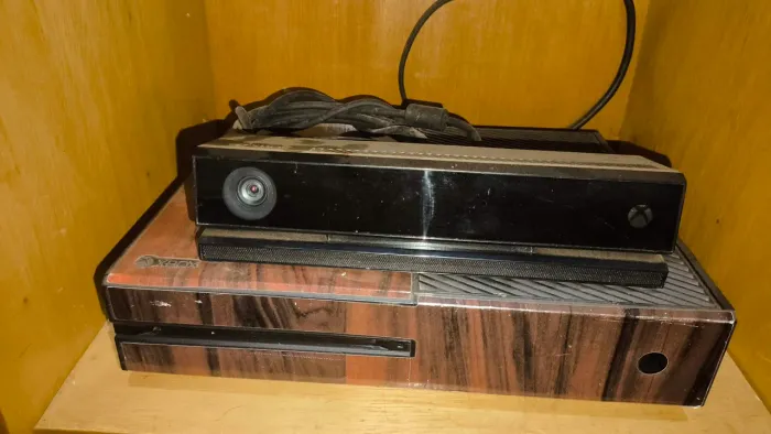 VENDO XBOX ONE FAT 500G MAIS ALGUNS JOGOS