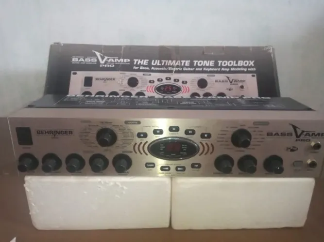 Behringer Bass V-Amp Pro 220v