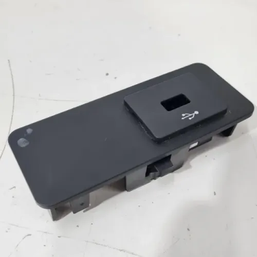 Acabamento USB do console Ford Fusion 2018 JS73F045P92A