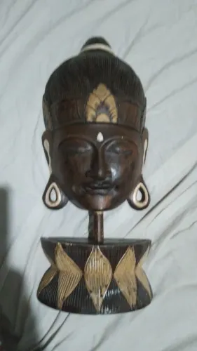 Buda,mascára em madeira...