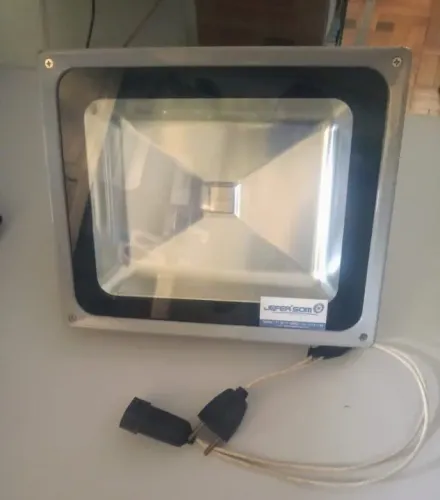 Refletor Led 50W Bivolt -Rgb-Com Tomada