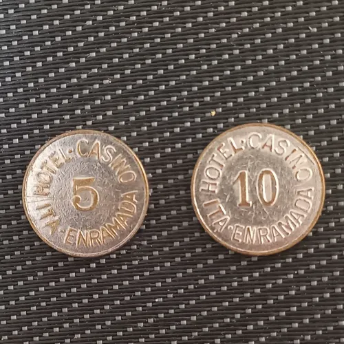 Fichas de 5 e 10 casino.
