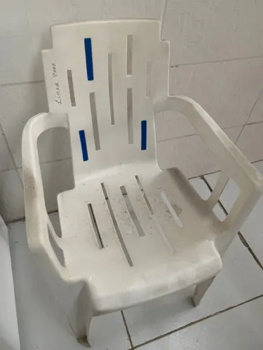 Conjunto de 4 Cadeiras de Plástico
