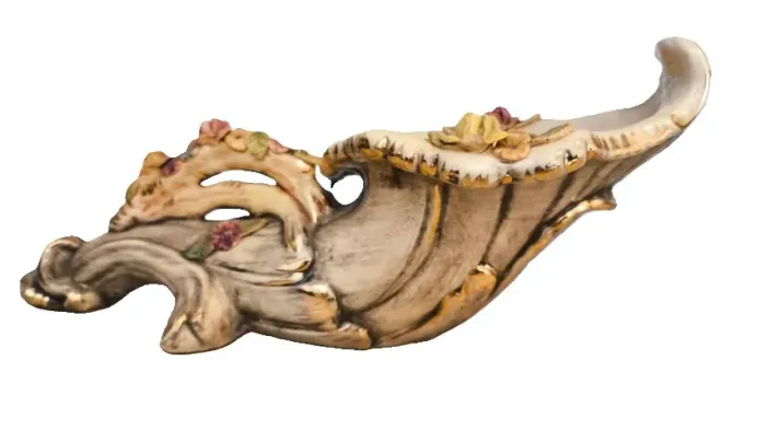 Vaso Escultura Cornucopia Porcelana Tasca