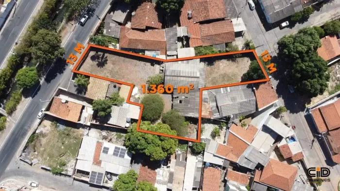 Casa comercial á Venda no bairro Praeiro
