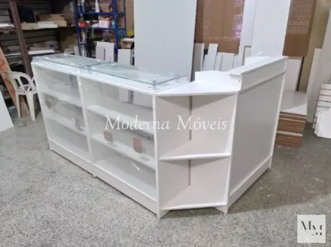 Balcão Caixa em L + 2 Balcões Vitrine com Tampa de Vidro