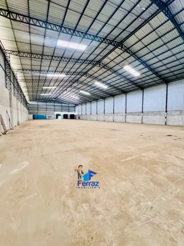 Galpão 2350m2 no Tarumã com três docas