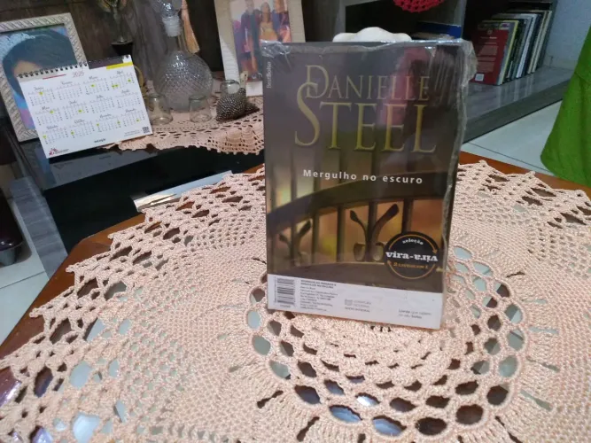 Mergulho no Escuro e Segredos do passado- Danielle Steel