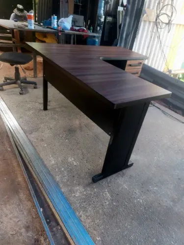 Mesa de Escritório em L - Madeira Marrom