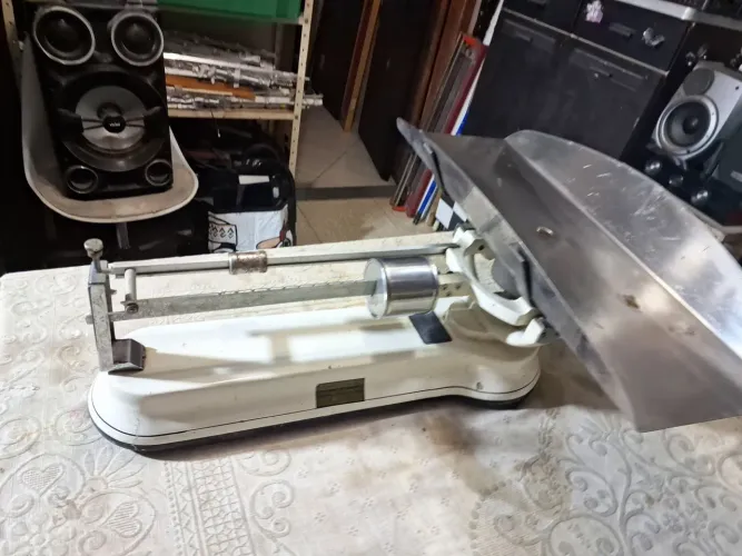 Balança de Precisão Antiga - Ideal para uso!