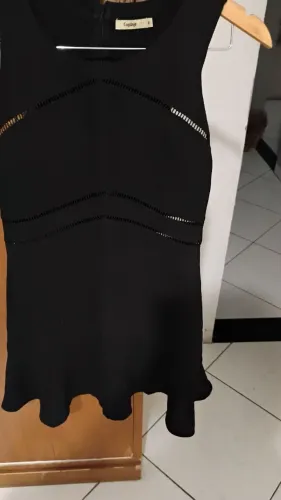 Vestido Preto com Detalhes Vazados